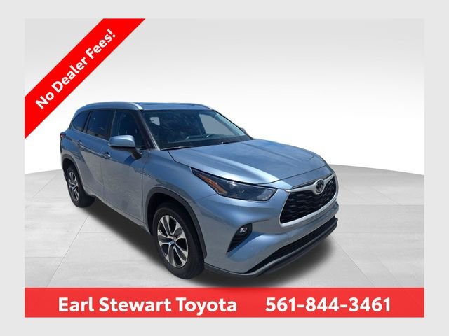 2023 Toyota Highlander XLE FWD's photo