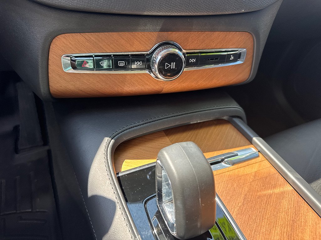 Used 2024 Denim Blue Metallic Volvo Plus Bright Theme image 17