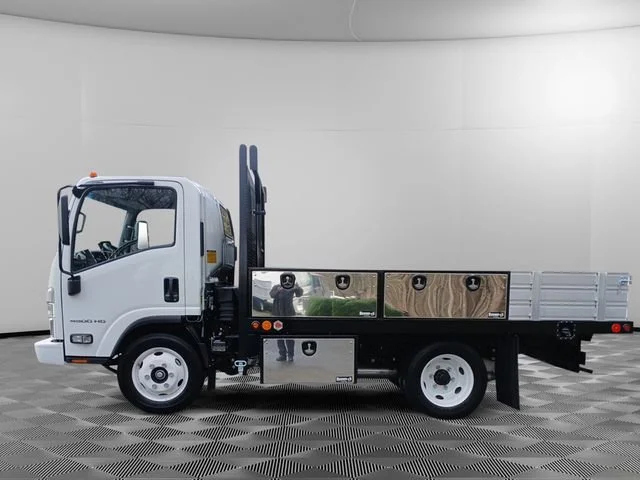 New 2025 Arc White Chevrolet  image 2