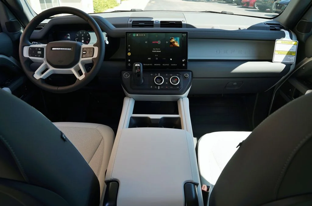 Used 2026 Gray Land Rover X-Dynamic SE image 9