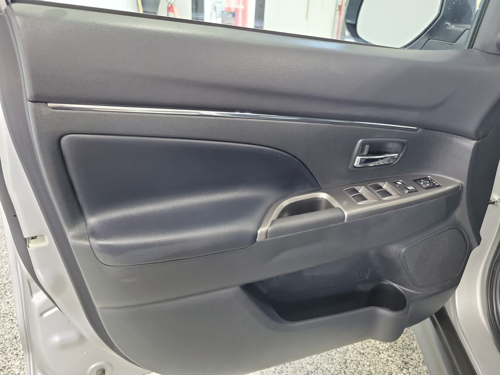 Used 2024 Silver Mitsubishi 2.0 SE image 6