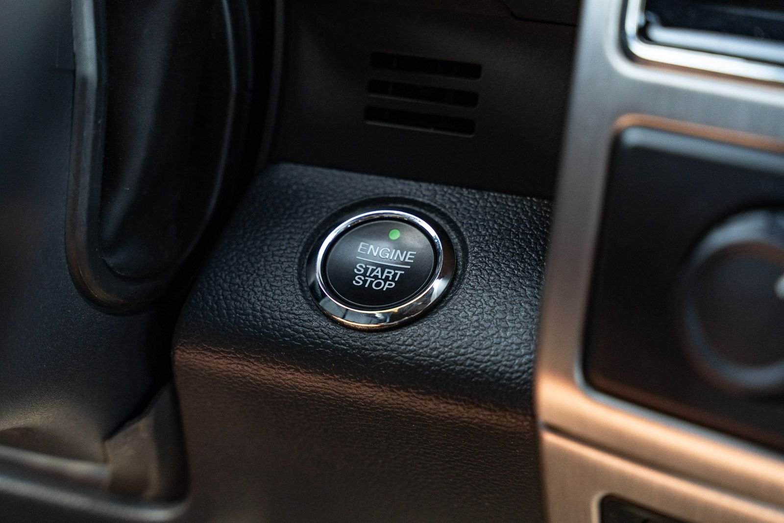Certified Used 2022  Ford Platinum image 34
