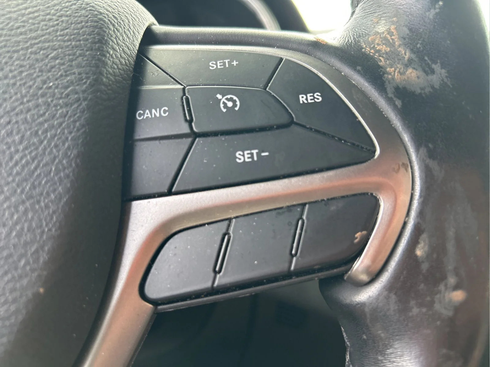 Used 2020 Velvet Jeep Altitude image 14