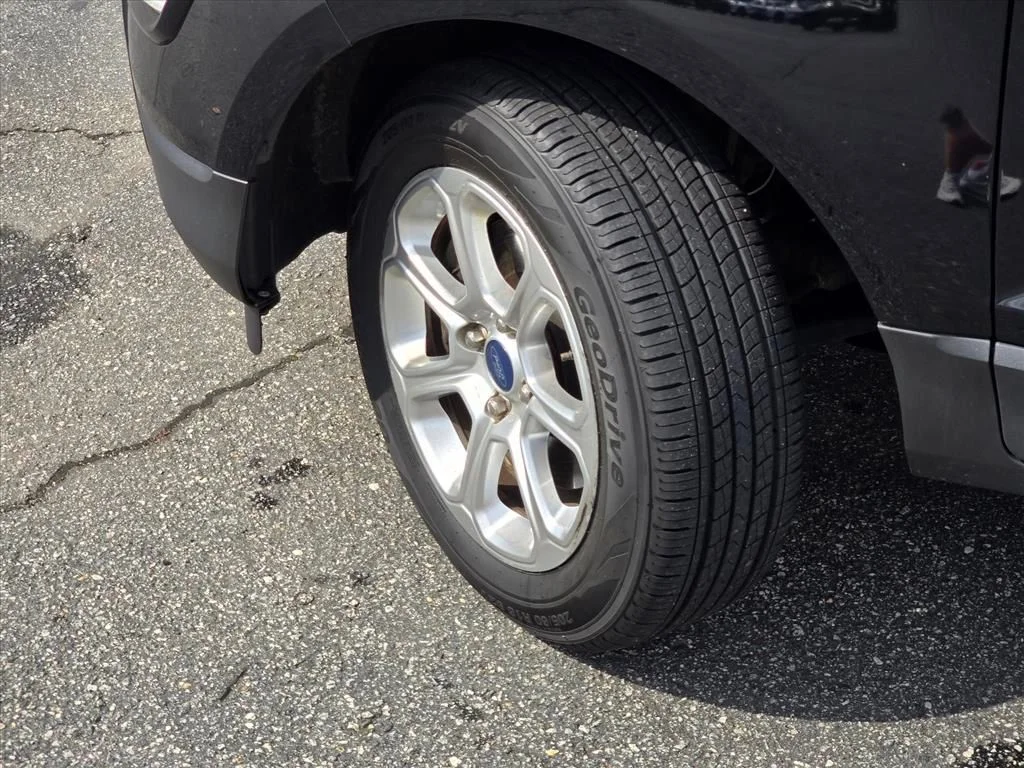 Used 2020 Black Ford SE image 27