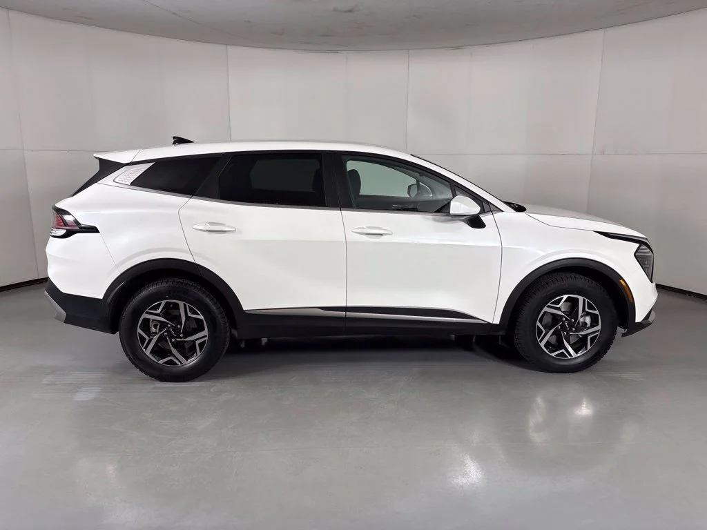 Used 2024 White Kia LX image 9