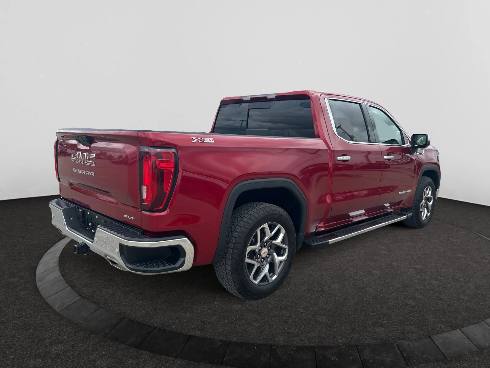 Used 2024 Red GMC SLT Crew Cab image 5