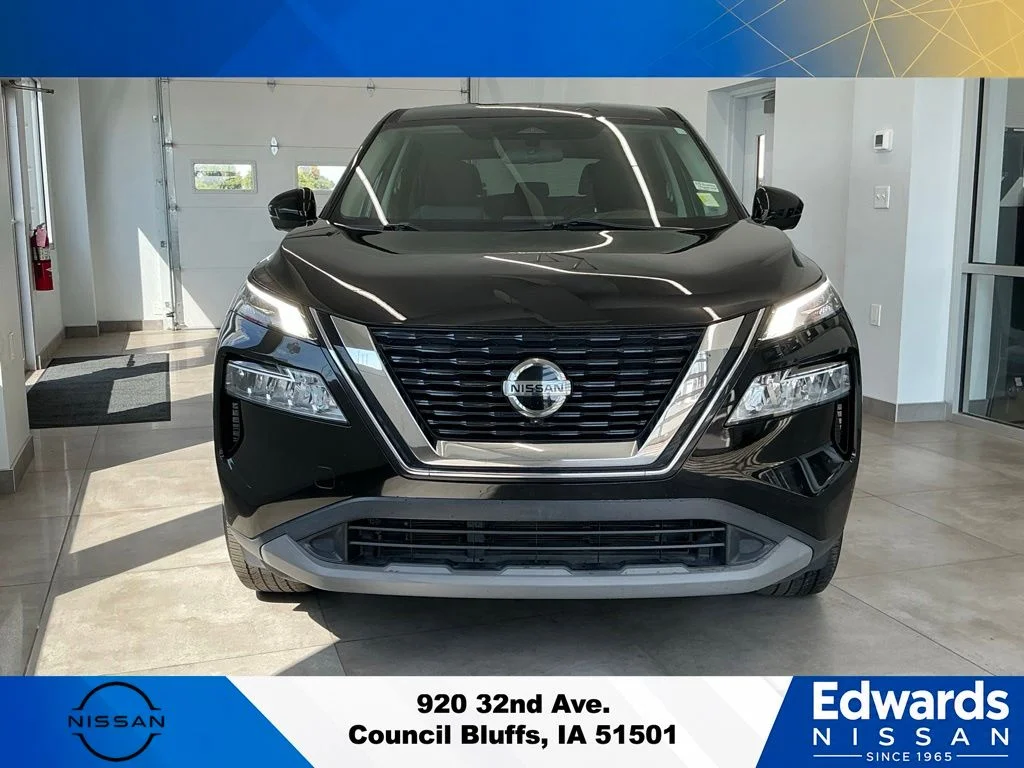 Used 2021 Black Nissan SV image 3