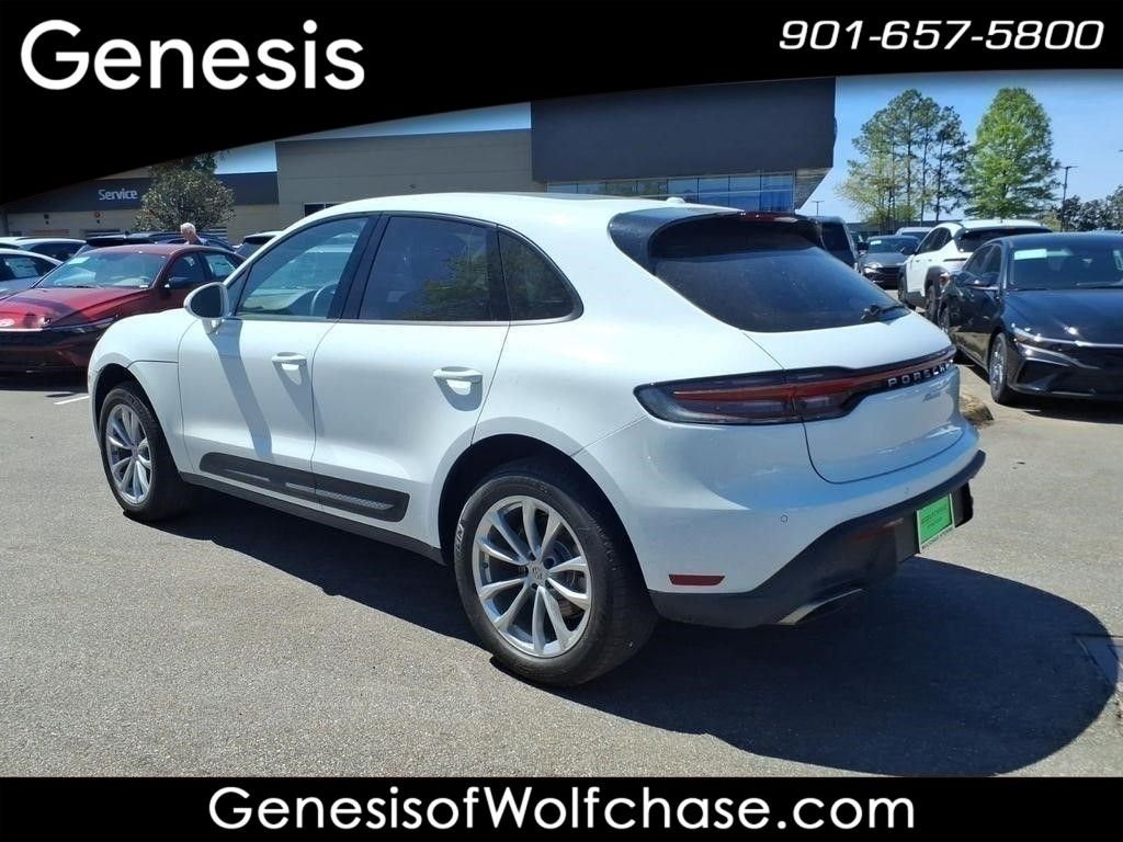 Used 2025  Porsche Base image 3