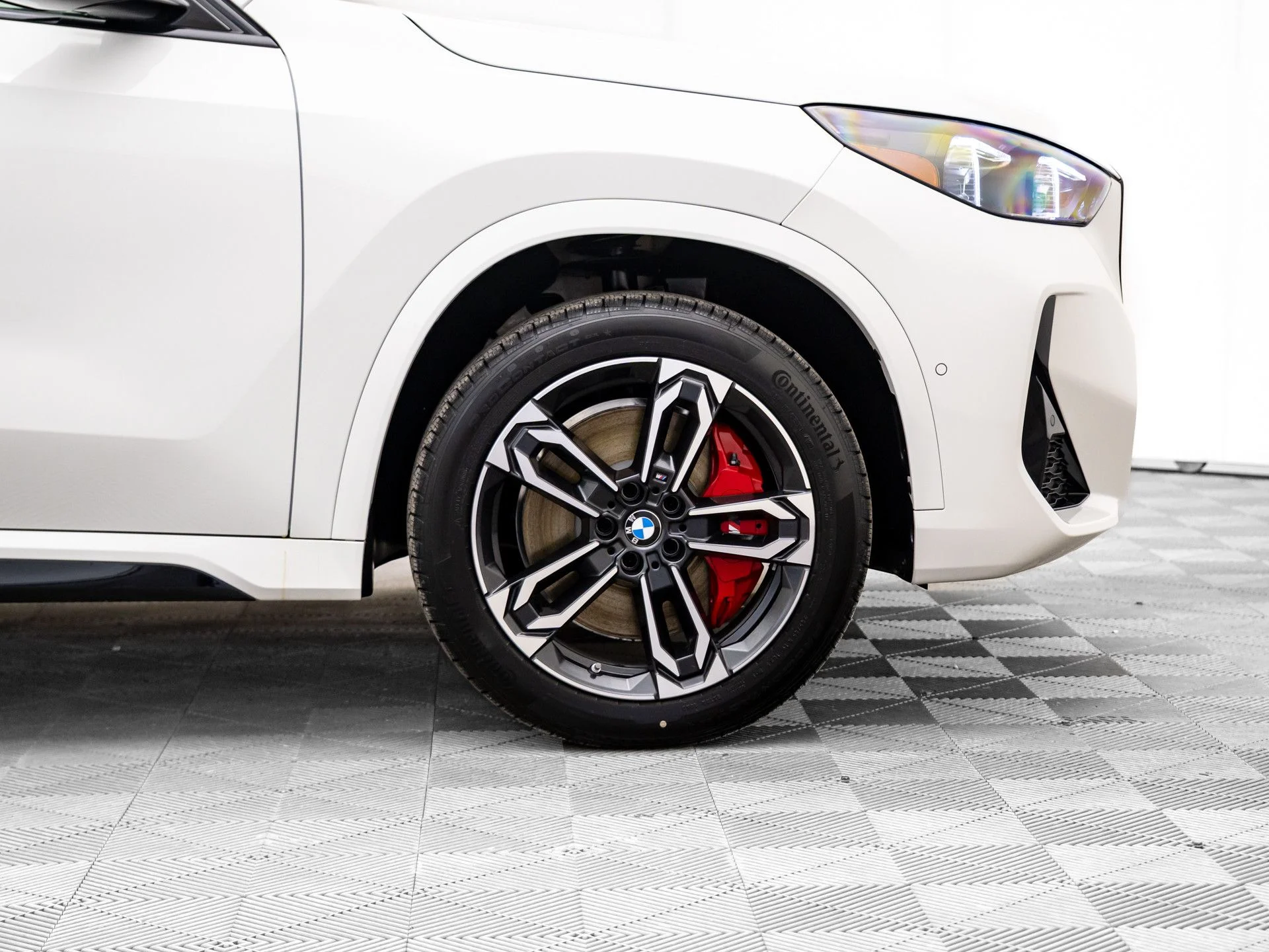 New 2026 White BMW xDrive28i image 33