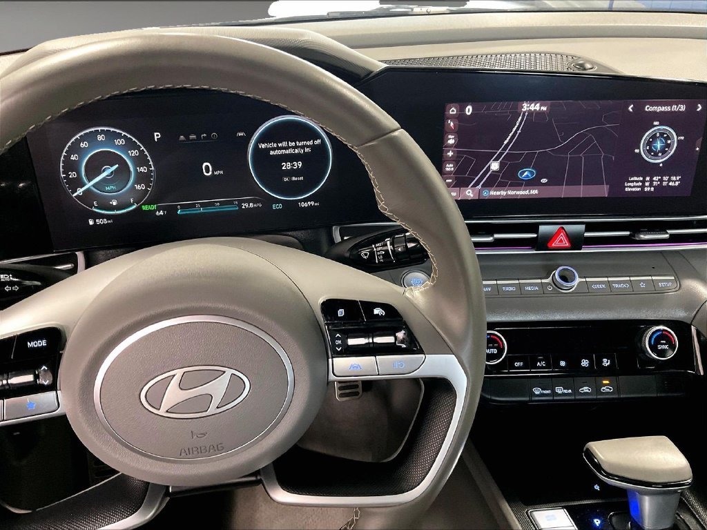 Used 2025 Black Hyundai SEL Sport image 18