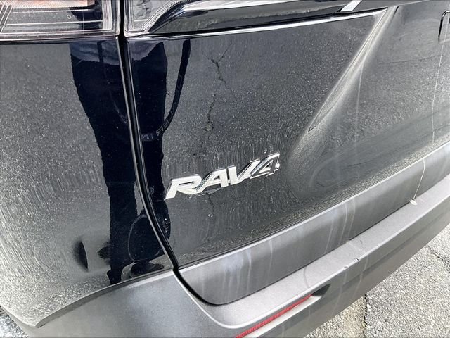 Used 2020 Black Toyota XLE image 8
