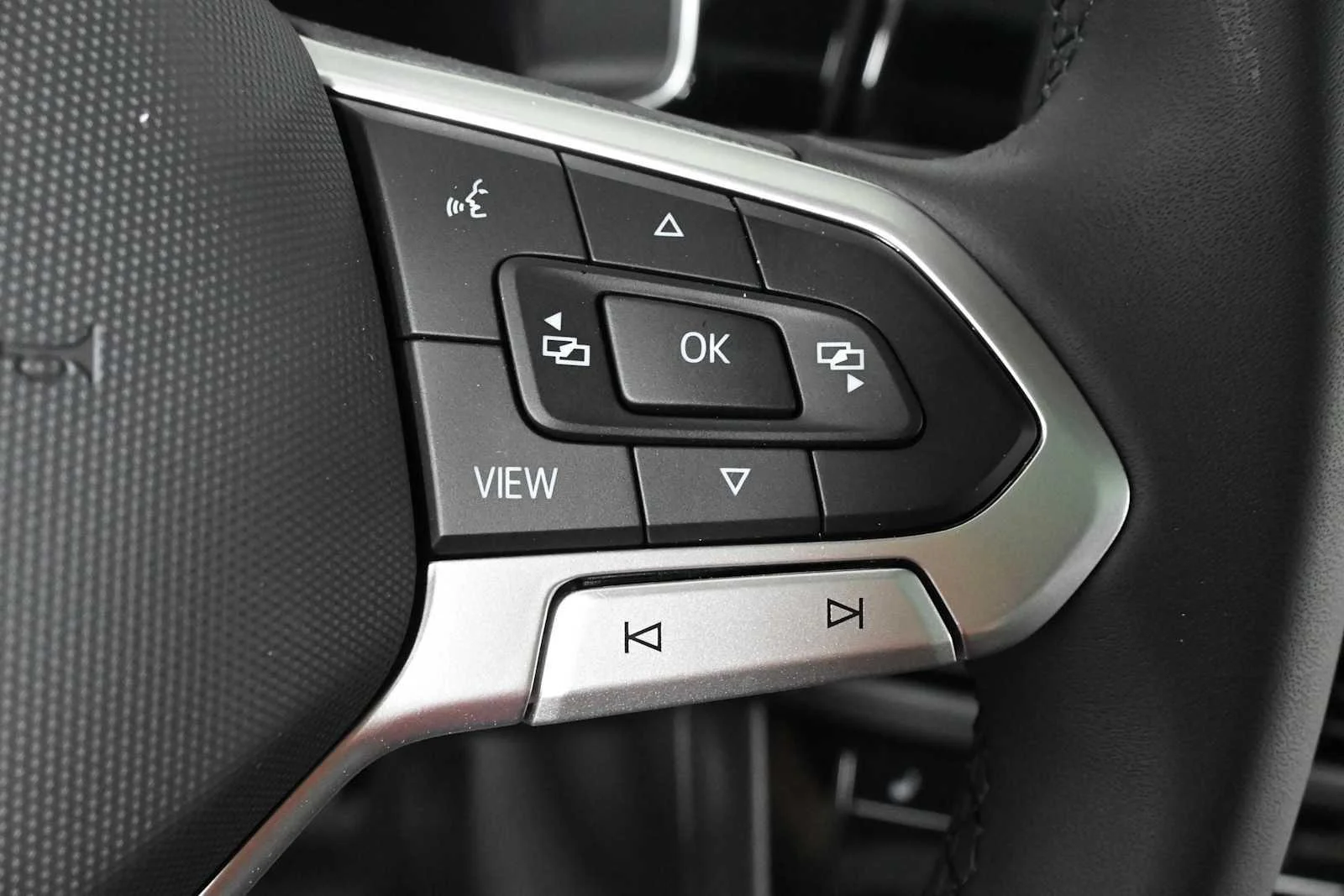New 2026 Opal White Pearl Volkswagen SE image 20