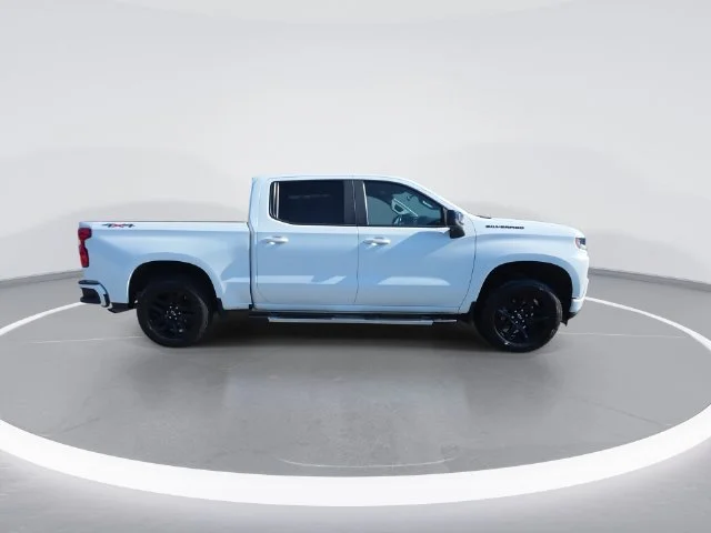Used 2022 White Chevrolet RST image 9