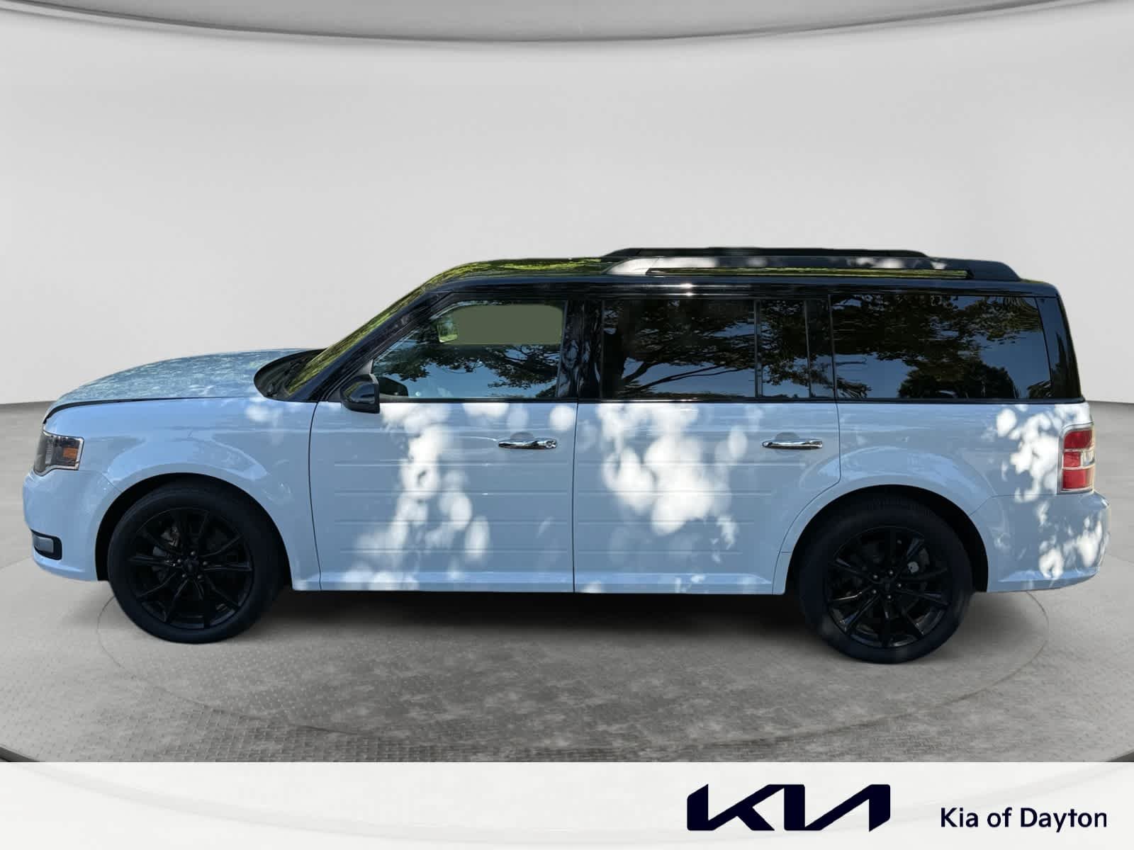 Used 2016 Oxford White Ford SEL image 8