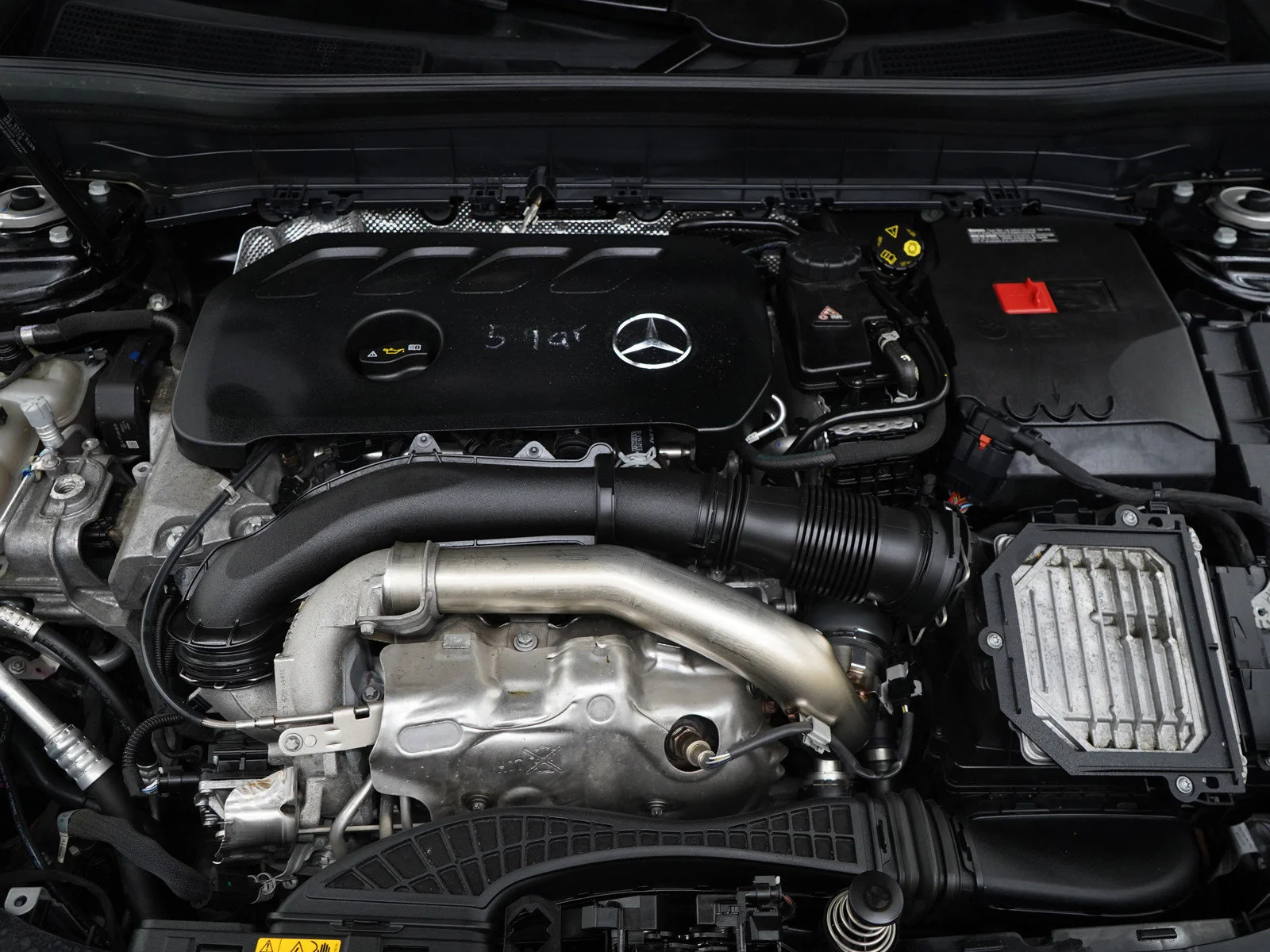 Used 2025 Black Mercedes-Benz GLB 250 image 31