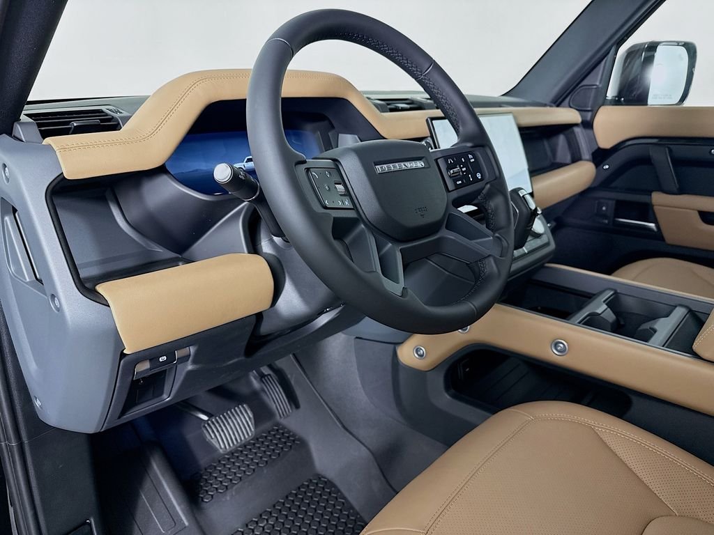 New 2026 Santorini Black Land Rover X-Dynamic SE image 4