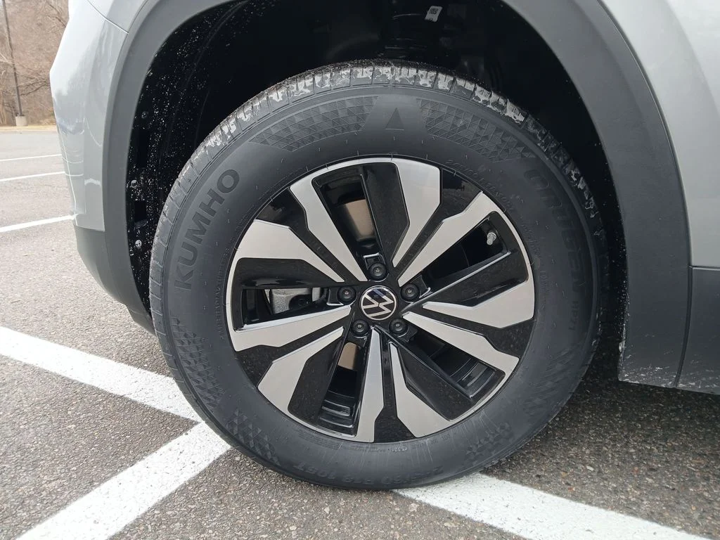 New 2026 Silver Volkswagen 2.0T SE image 25