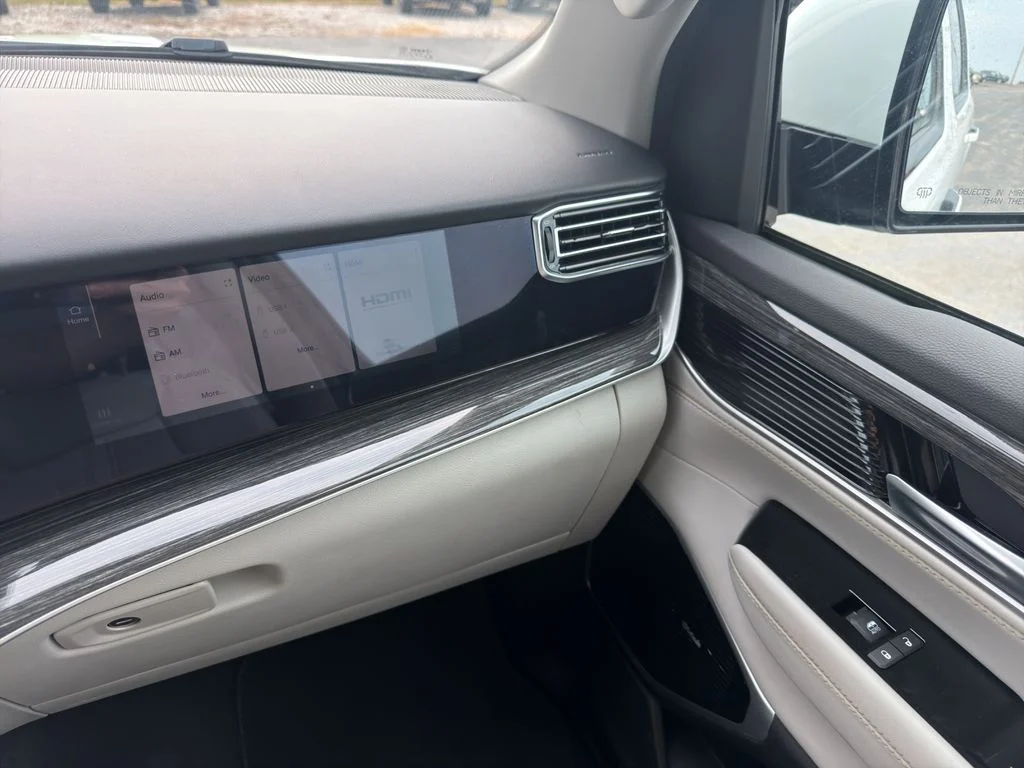 Used 2022 White Jeep Series III image 17