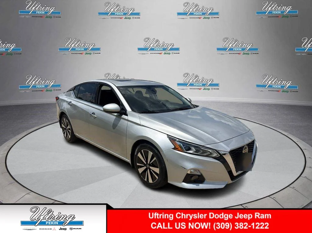 Used 2022 Brilliant Silver Metallic Nissan 2.5 SL image 1