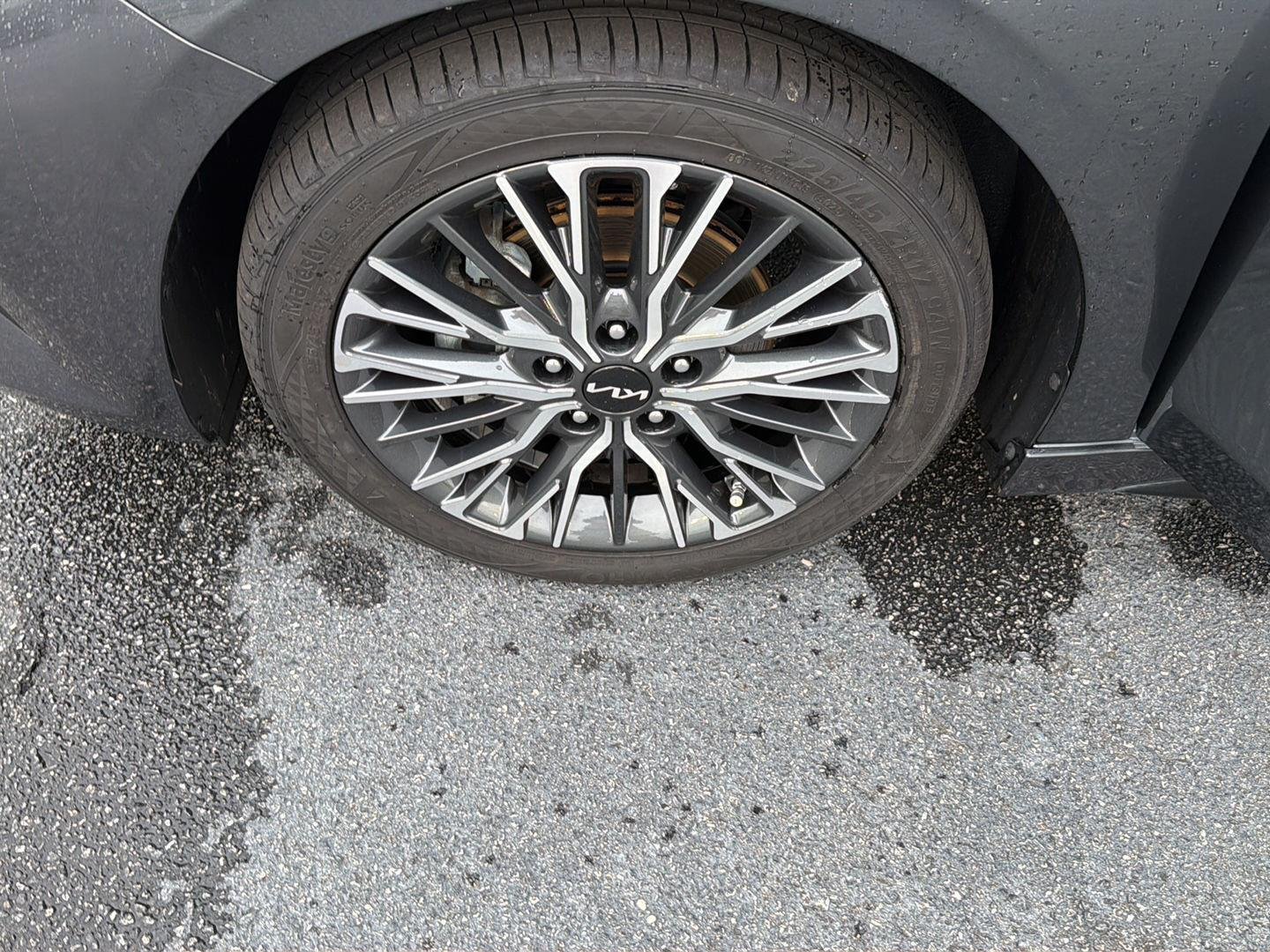 Used 2024 Gravity Gray Kia GT-Line image 35