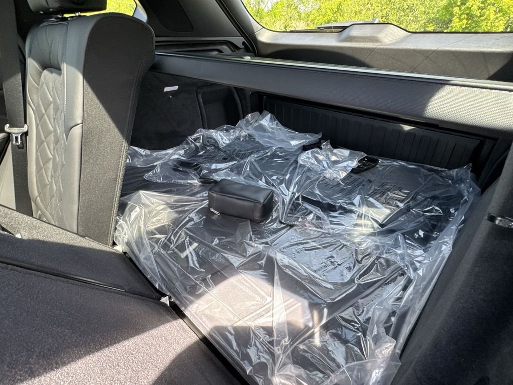 New 2026 Mineral White Metallic BMW xDrive40i image 26