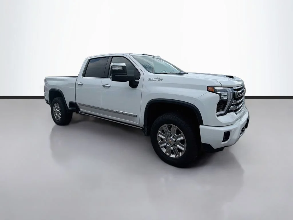Used 2026 Summit White Chevrolet High Country image 3