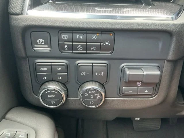 2025 Chevrolet Suburban RST - Photo 19