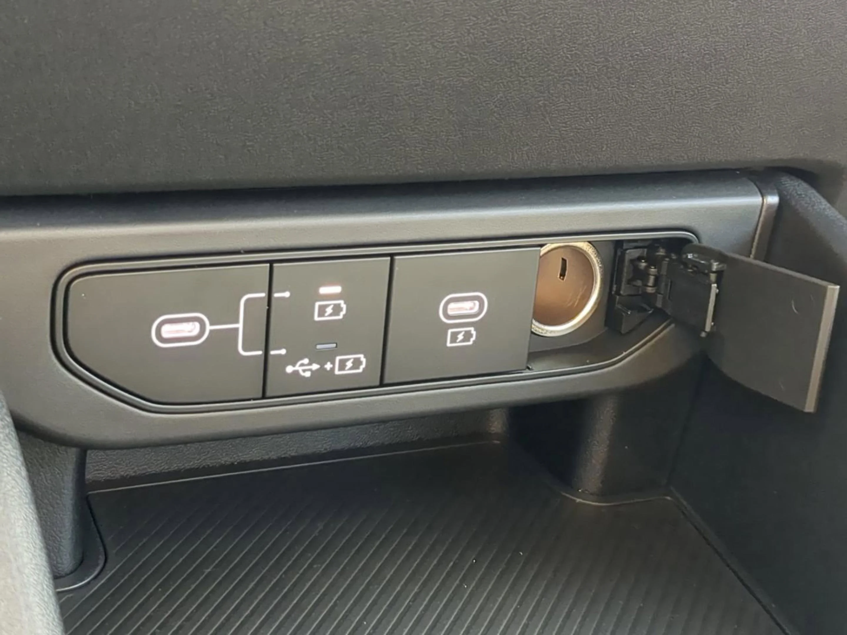 New 2026 Snow White Pearl Kia LXS image 33