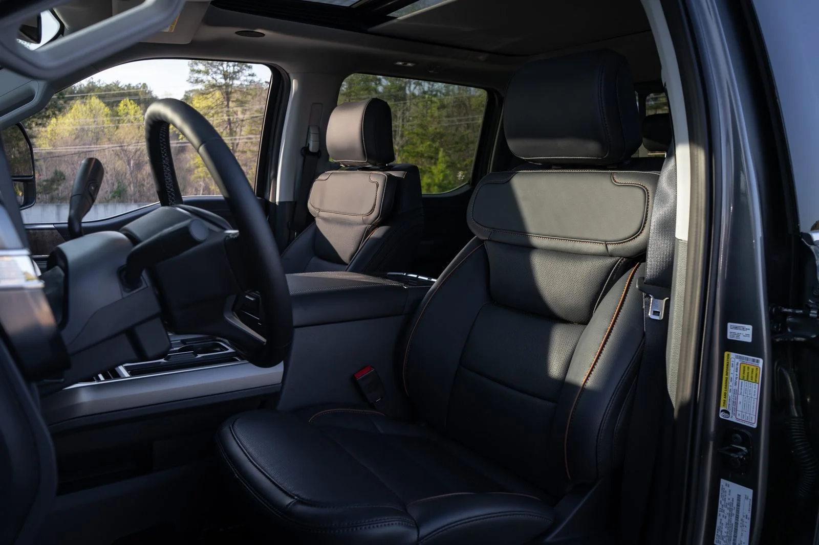 New 2026 Carbonized Gray Metallic Ford F-350® Lariat® image 28