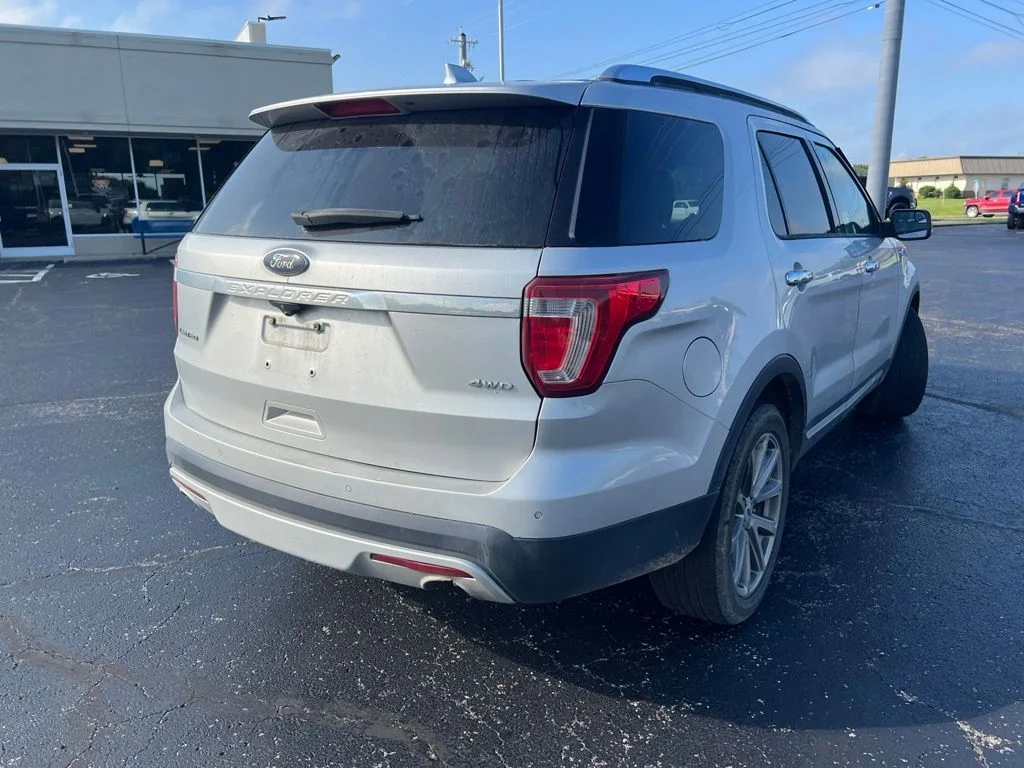 Used 2017 Ingot Silver Ford Limited image 3