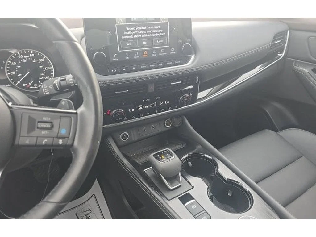 Used 2023 2 Tone White / Black Roof Nissan SL image 8