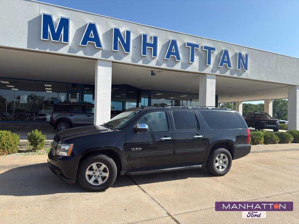 2013 Chevrolet Suburban 2WD 1500 LS's photo