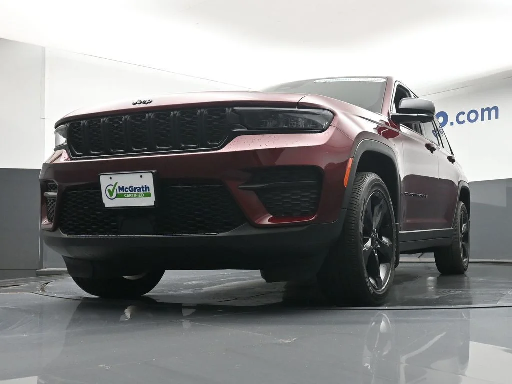 Used 2024 Red Jeep Altitude X image 8