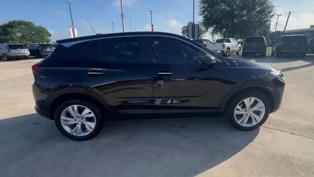 Used 2025 Ebony Twilight Metallic Buick Preferred image 9