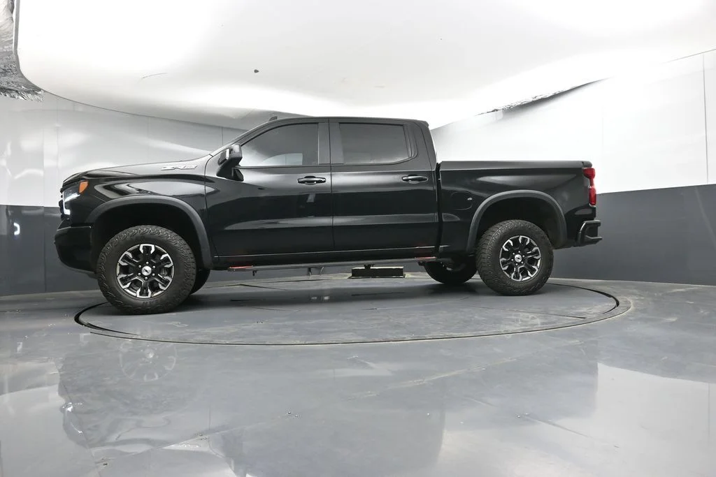 Used 2025 Black Chevrolet ZR2 image 30