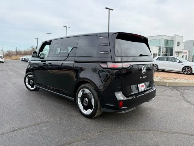 New 2025 Black Volkswagen PRO S RWD 1-Auto image 5