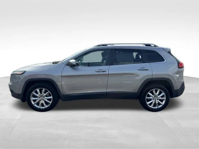 Used 2016 Silver Jeep Limited image 4