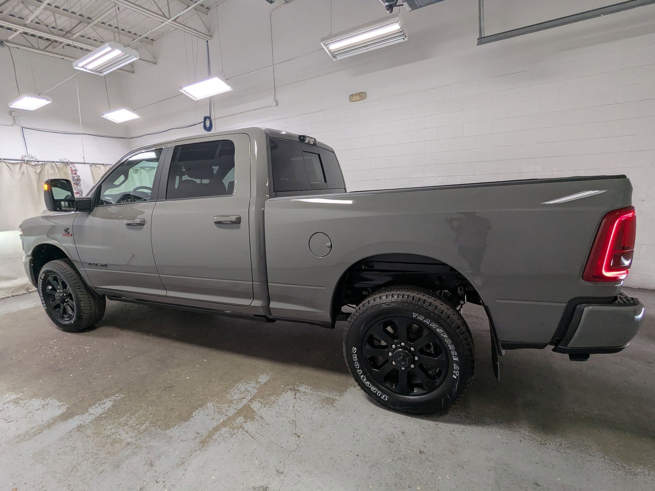 New 2026 Ceramic Gray Clear-Coat Exterior Paint RAM Laramie image 8