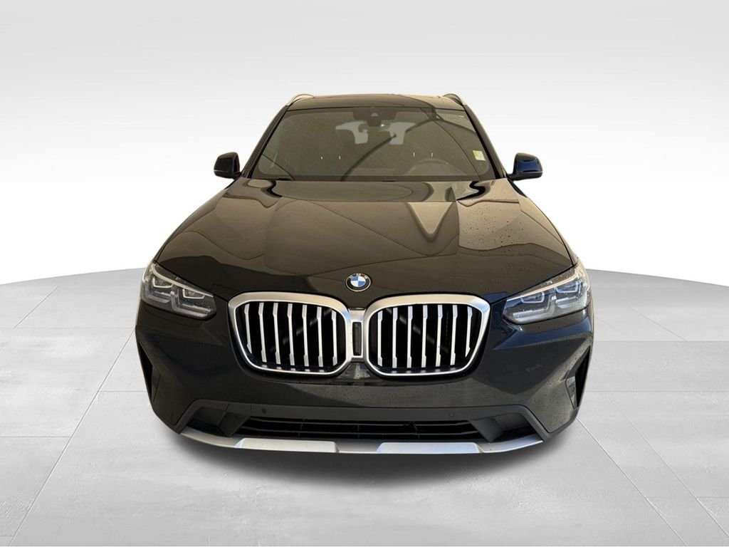 Used 2022 Jet Black BMW sDrive30i image 3