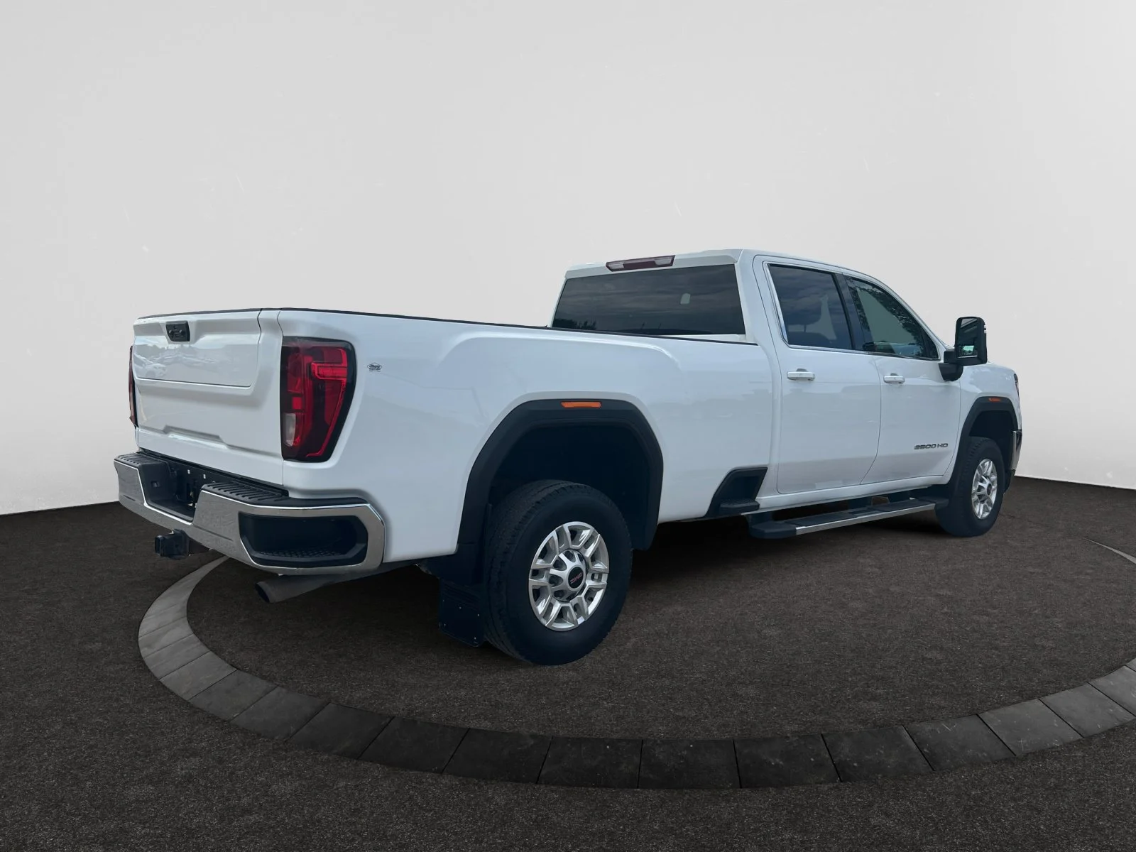 Used 2023 Summit White GMC SLE Crew Cab 4x4 6.6L GAS image 5