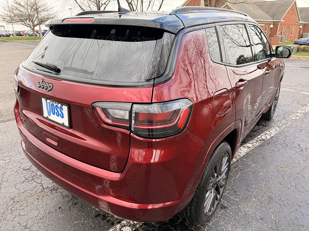 Used 2022 Velvet Red Pearl Coat Jeep High Altitude image 3