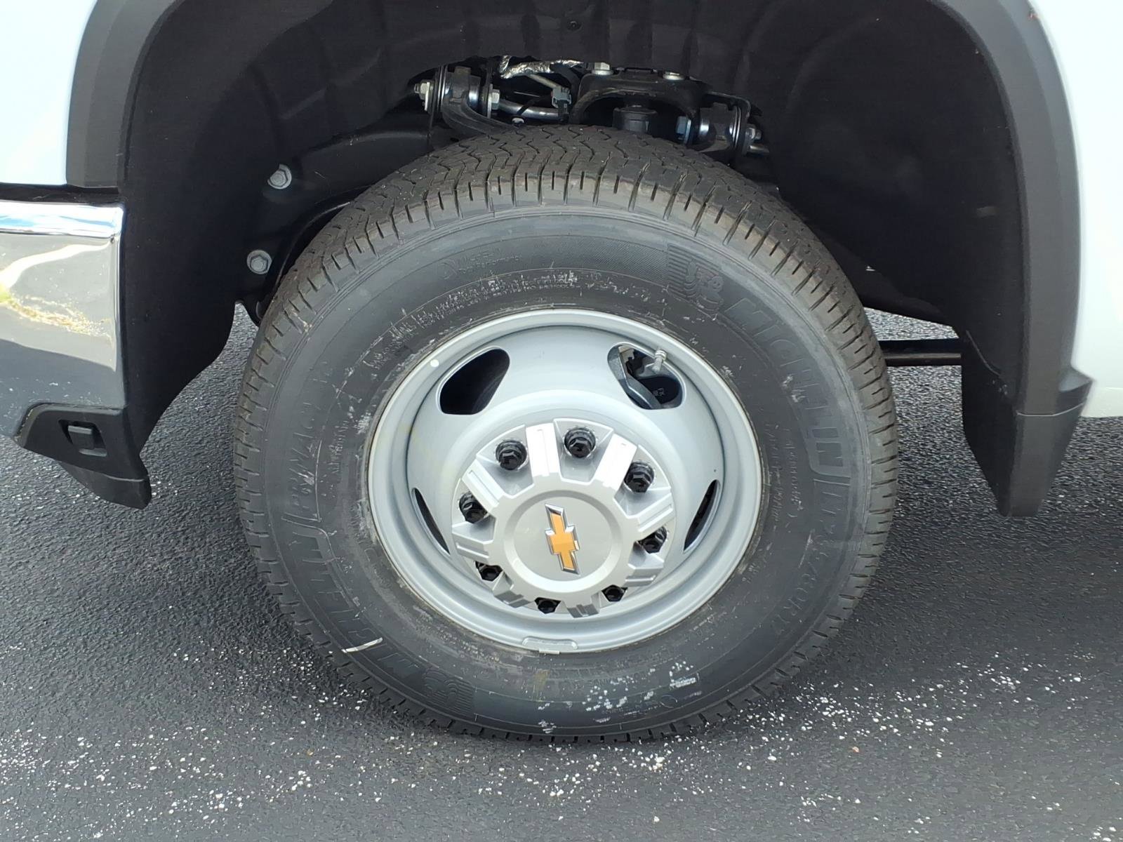 New 2026 Summit White Chevrolet Work Truck image 22