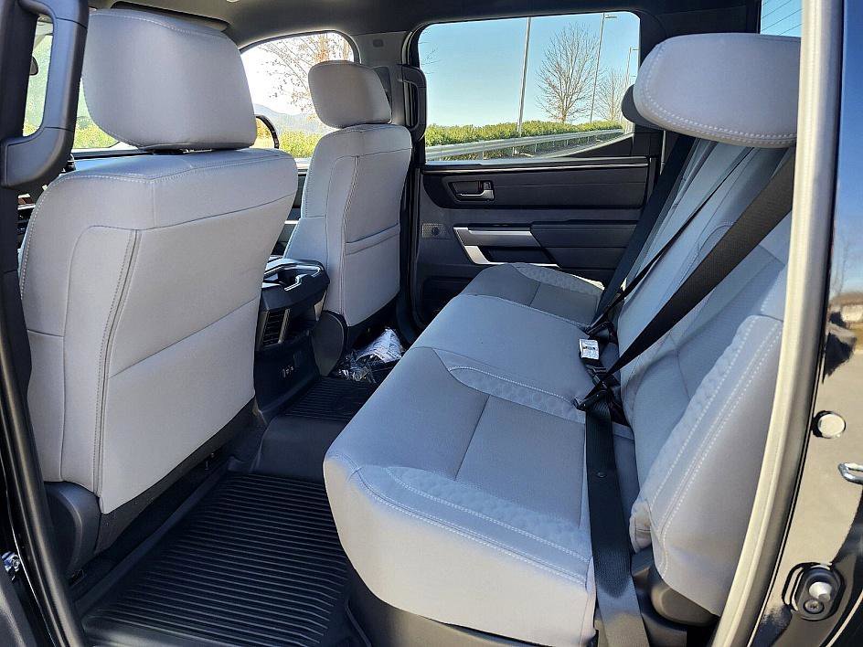2025 Toyota Tundra SR5 - Photo 10