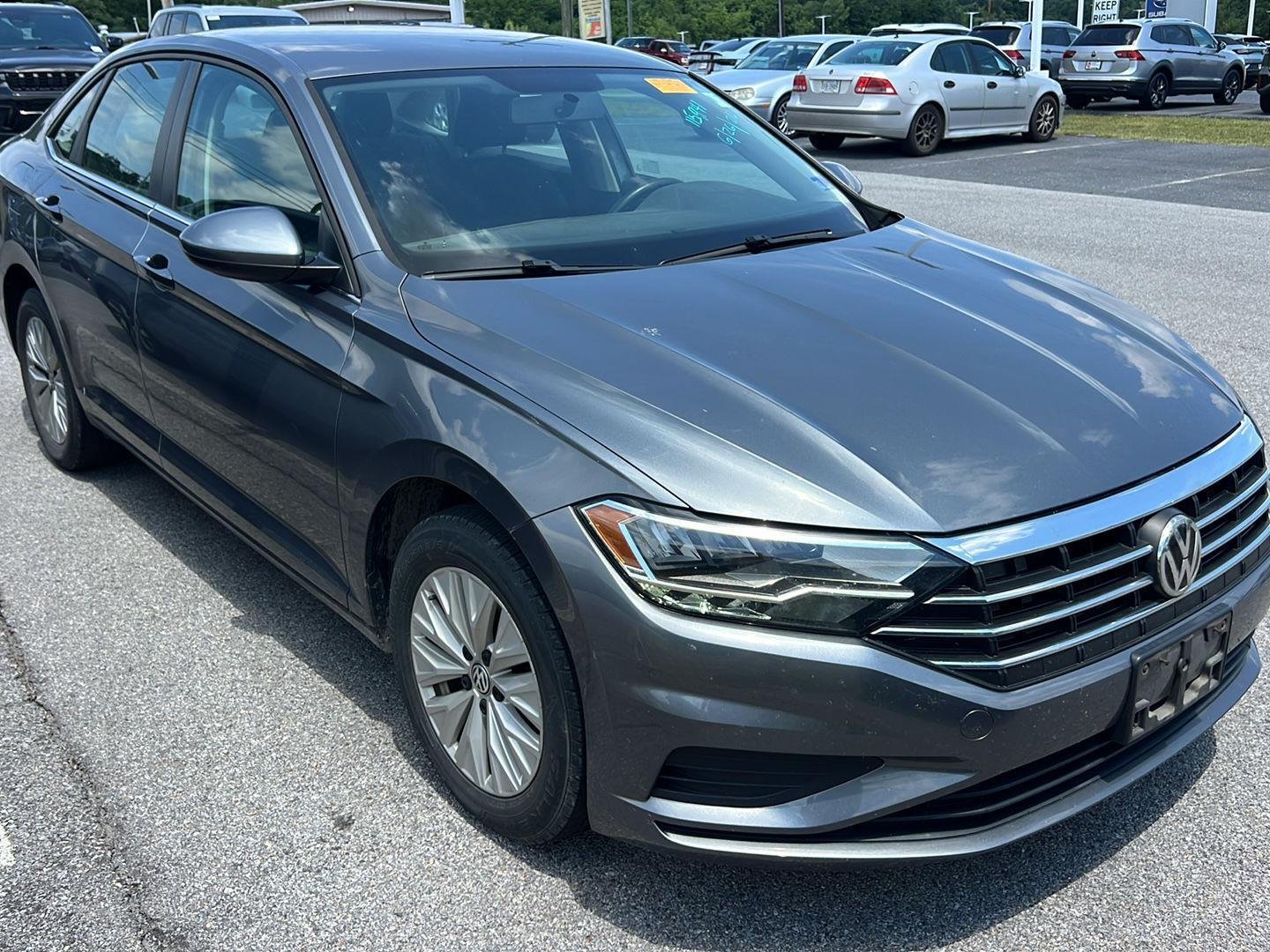 Used 2019 Platinum Gray Metallic Volkswagen SE image 8