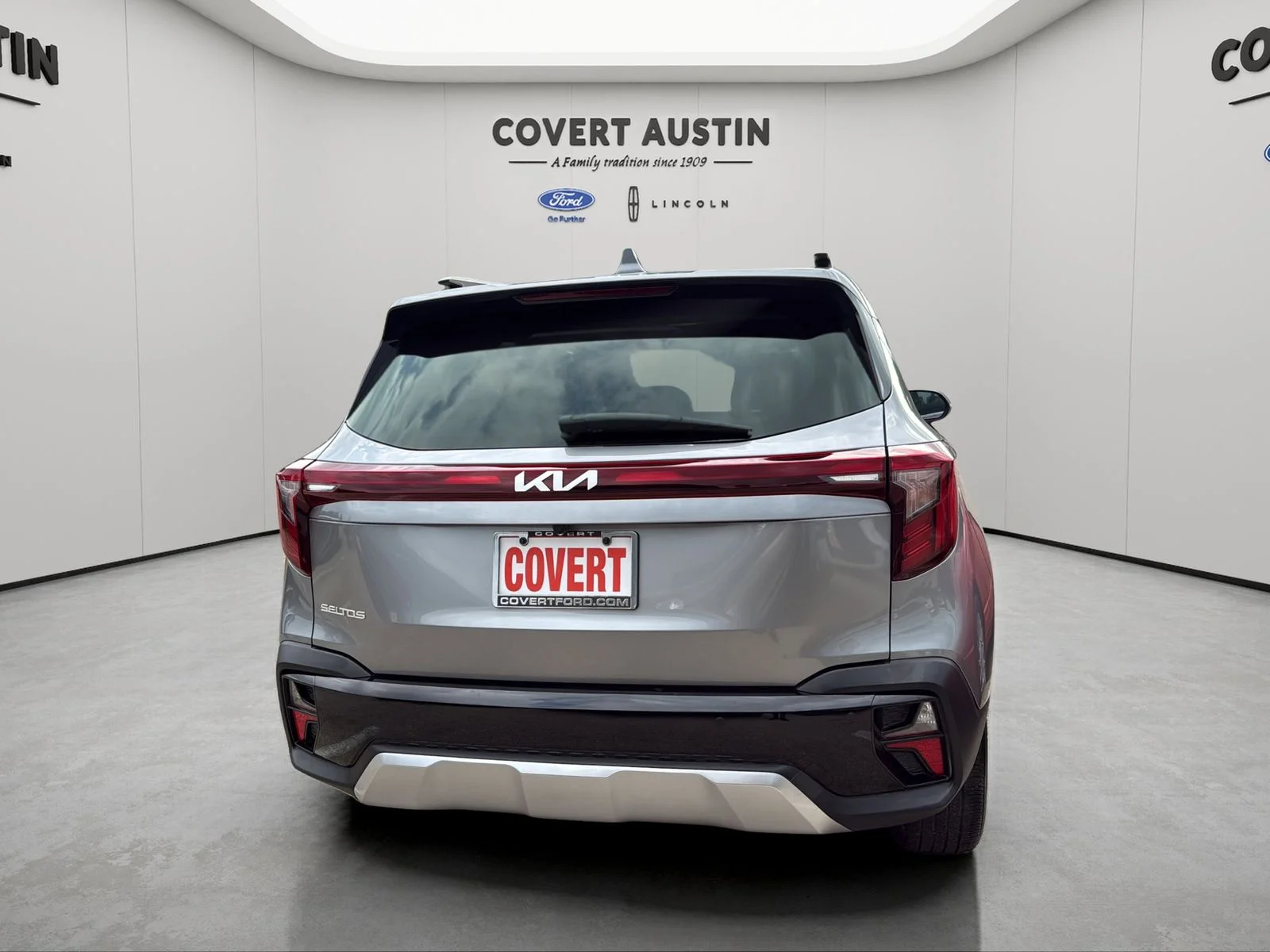 Used 2025 Gray Kia EX image 4