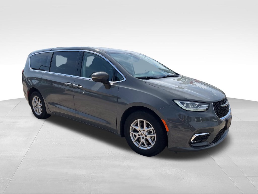 Used 2023 White Chrysler Touring L image 7