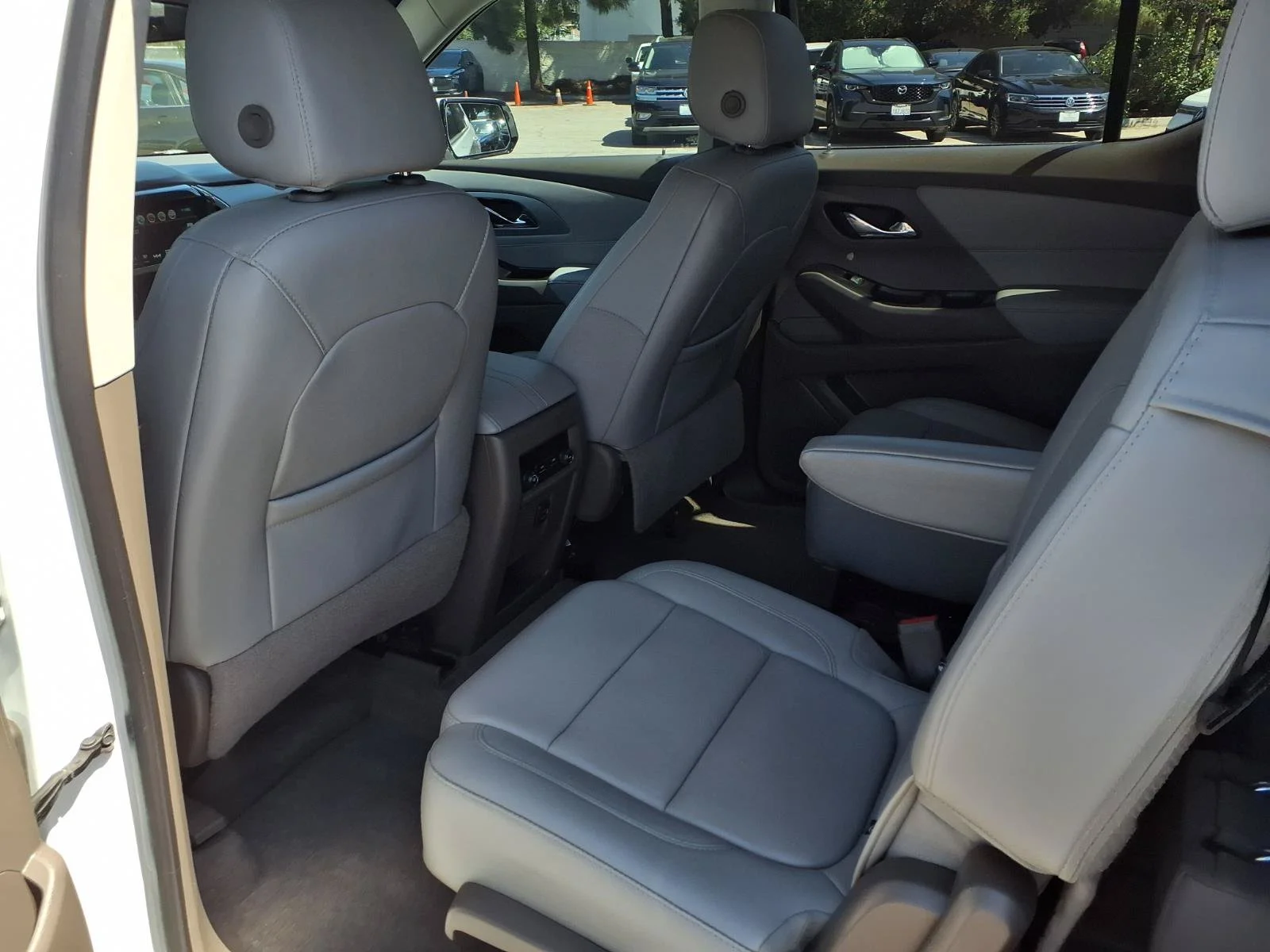 Used 2019 White Chevrolet 3LT image 18