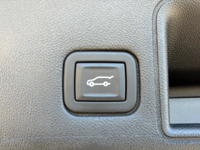 Used 2023 Sterling Metallic GMC SLT image 19