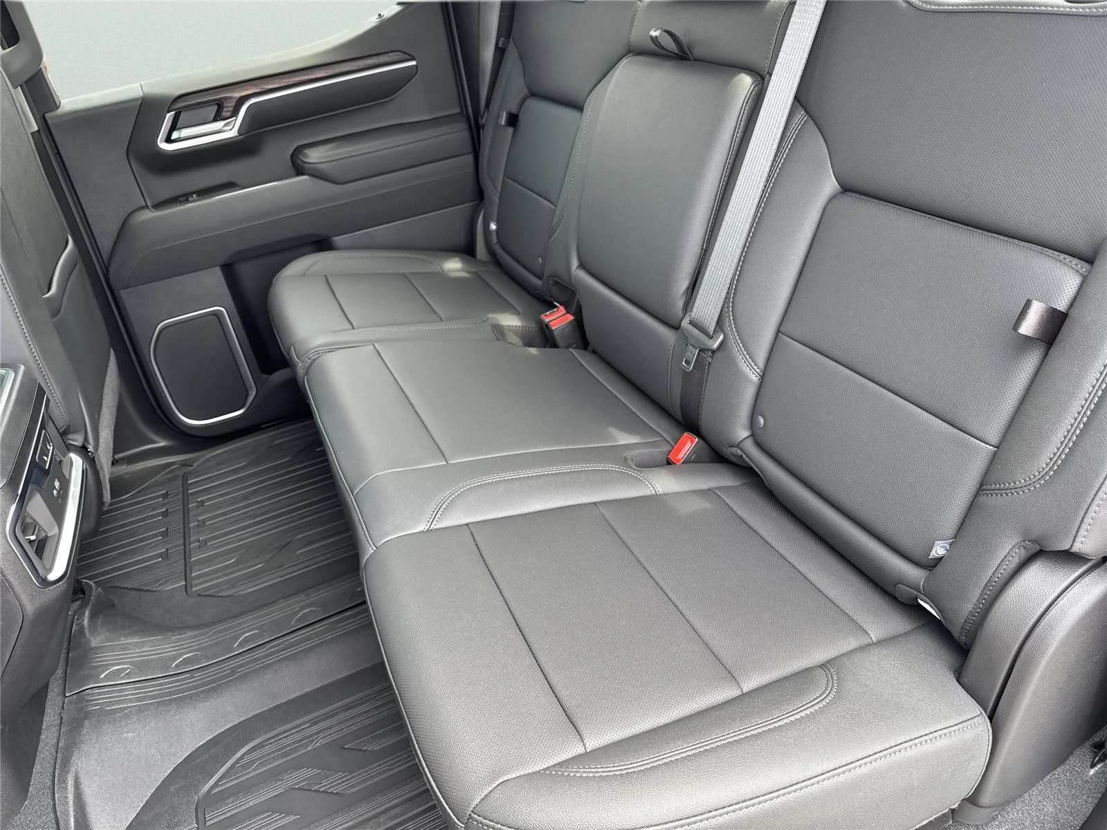 New 2026 Summit White GMC SLT image 18