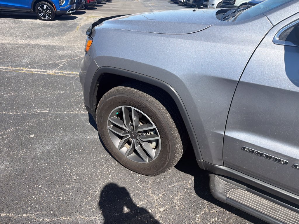 Used 2019 Silver Jeep Laredo E image 10